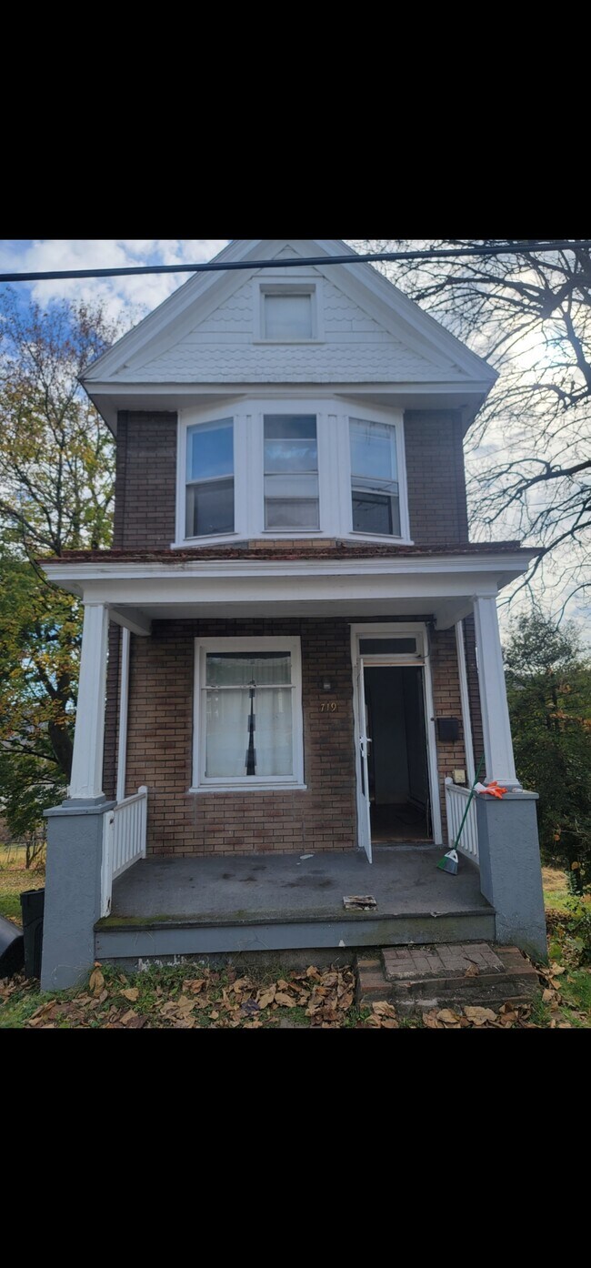719 Seneca St, Pottsville, PA 17901