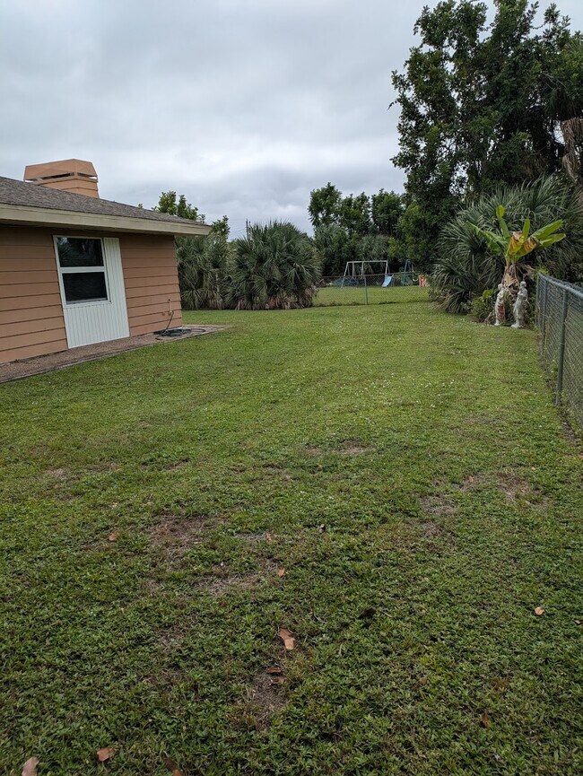 6485 Malaluka Rd unit 6485 Malaluka, North Port, FL 34287 - photo 5