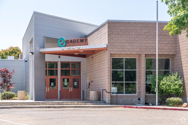 ECADEMY scores a B minus on Niche.