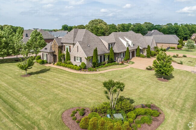 Some subdivisions in Piperton/Elba offer large lots for sprawling homes.