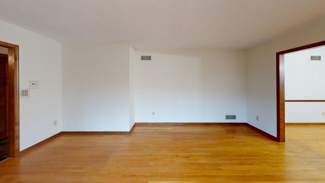 19 Ravenswood Ln, Scotch Plains, NJ 07076 - photo 2