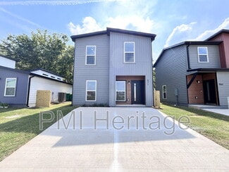 971 Reading Rr Ln, Bentonville, AR 72713
