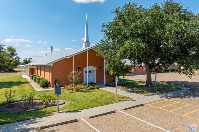 Willow Grove residents have several churches near them.