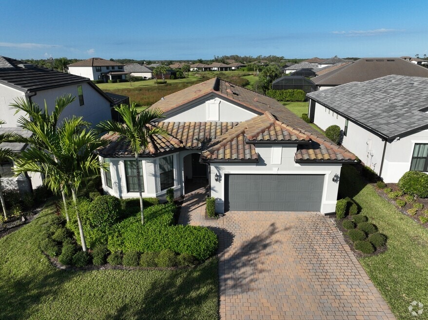 19586 Deming Ln, Estero, FL 33928 - photo 2