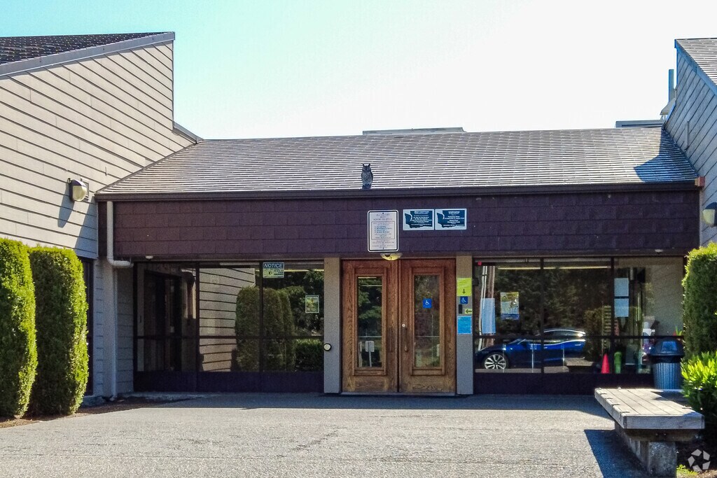 CopilotHere’s a rewrite that fits the Homes.com style and SEO guidelines:
Alpac Elementary School entrance welcomes students in the Pacific neighborhood.