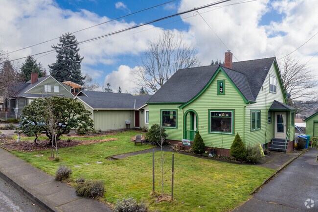 A smattering of cottages can be found mixed in as well.