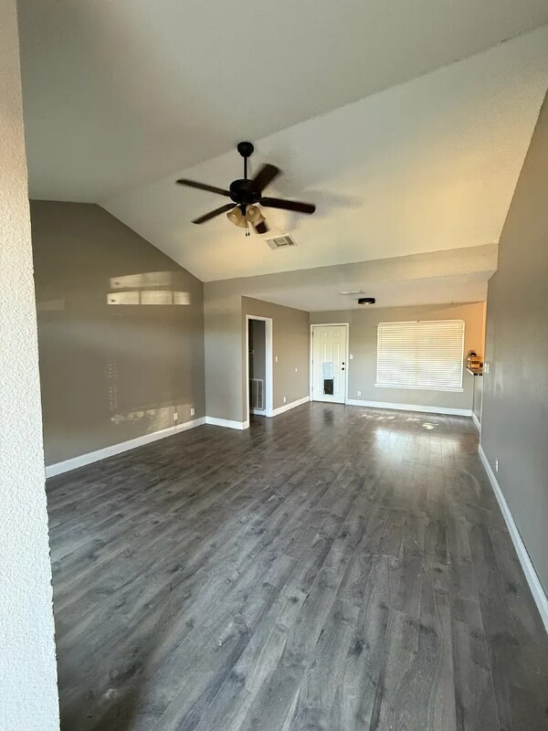 732 Vista Pkwy, New Braunfels, TX 78130 - photo 2