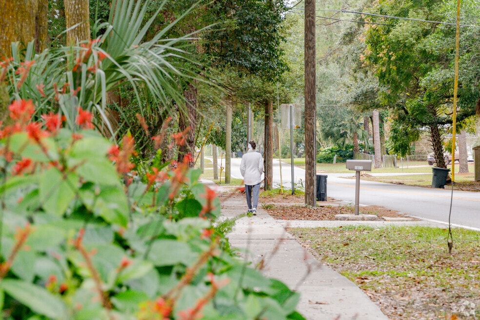 Love Grove-Riviera Manor