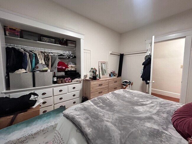 277 Highland Ave unit 3-bed 1-bath, Somerville, MA 02143 - photo 5