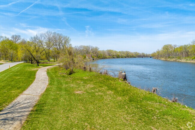 The High Trestle Trail  can be found in Doudna Heights-Glen Oaks.