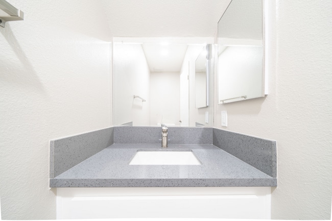 269 W San Marcos Blvd unit 24, San Marcos, CA 92069 - photo 3