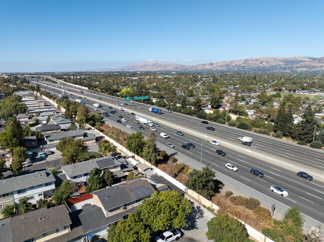 Meadows provides quick commutes with its location by the Bayshore Freeway.