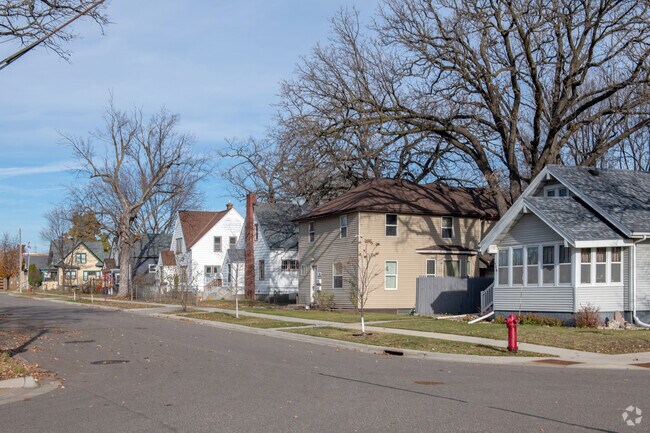 The East End neighborhood has a variety of classic, traditional, and modern homes.