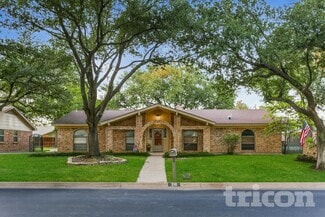 216 Baker Dr, Hurst, TX 76054