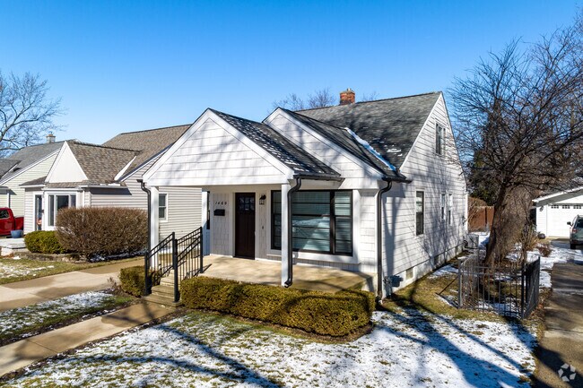 The median price for a home in Berkley ranges between $300,000 and $400,000.