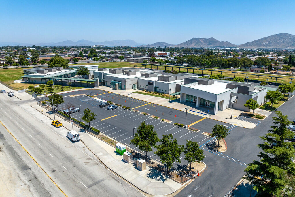 The Citrus Elementary School offers a sprawling campus when viewed from above.