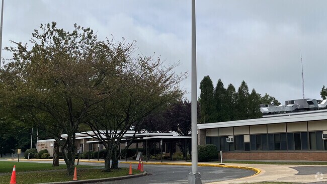 Harry B. Thompson is part of the Syosset Central School District.