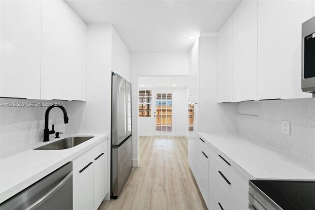 3161 SW 27th Ln, Miami, FL 33133 - photo 5