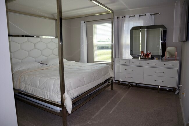 7022 Grand Elm Dr, Riverview, FL 33578 - photo 6