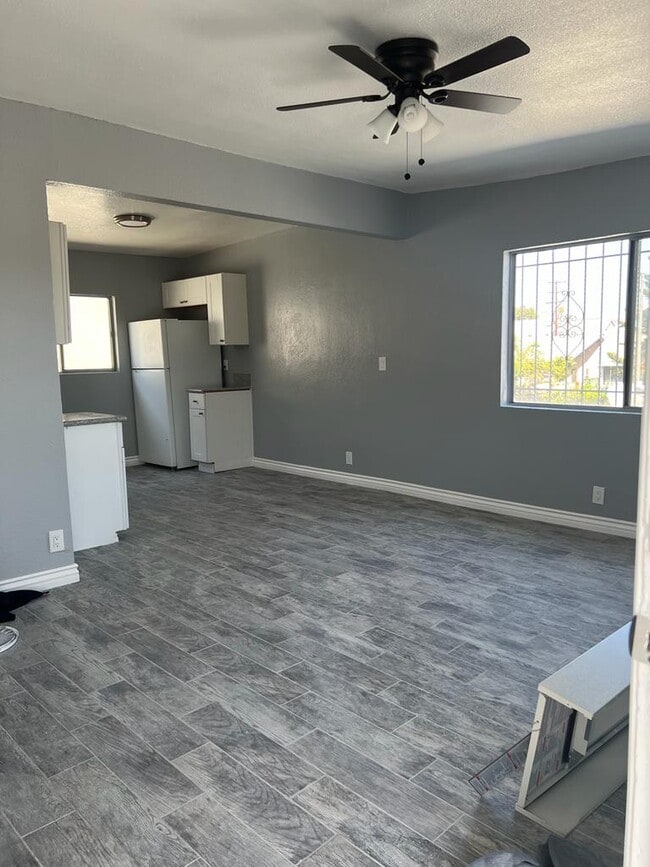 120 W 73rd St, Los Angeles, CA 90003