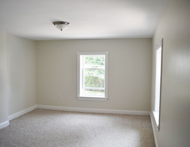 70 Main St unit 3 1 Bedroom with, Yarmouth, ME 04096 - photo 4