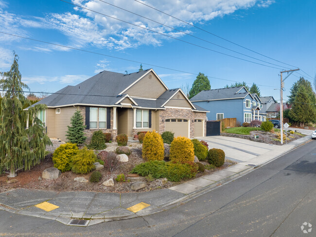New homes with craftsman styling in the northwest corner of the Felida-Starcrest neighborhood.