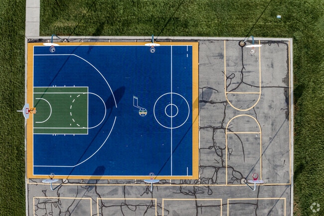 Lincoln Elementary School has an Utah Jazz themed basketball court.