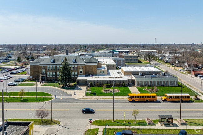 International Academy of Flint boasts an a 3.5-out-of-5 rating on Niche.com.