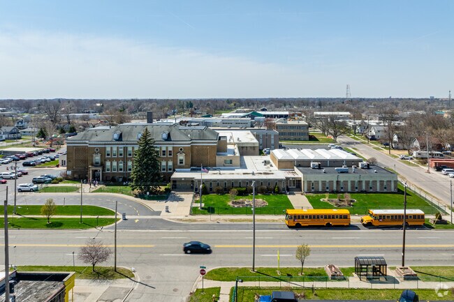 International Academy of Flint boasts an a 3.5-out-of-5 rating on Niche.com.