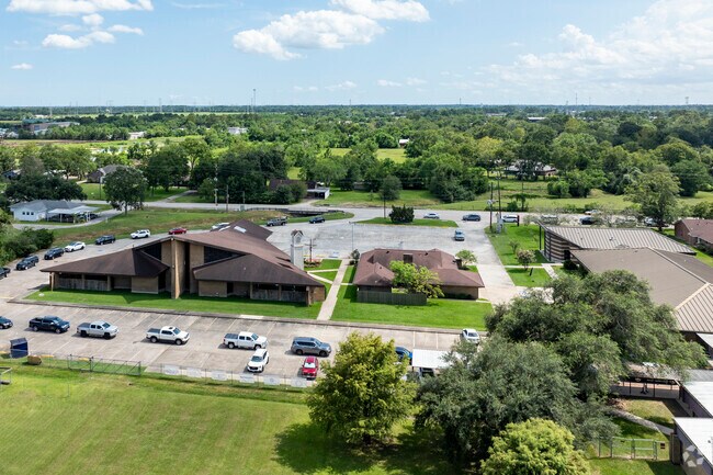 Sacred Heart Catholic School has a low 10:1 student to teacher ratio.