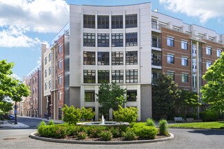 305 10th St S, Arlington, VA 22202
