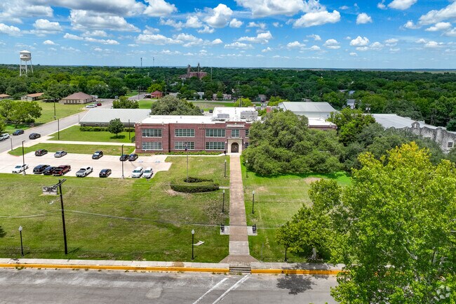 Enjoy learning in the inspiring atmosphere of Lockhart Pride High School.