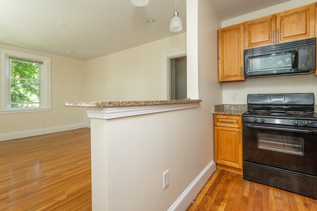 140 Highland Ave unit 15, Somerville, MA 02143 - photo 3