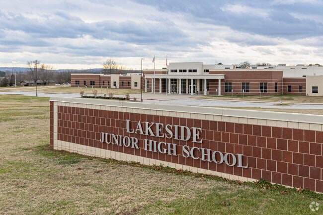 Lakeside Junior High School has a B- rating on Niche.com.