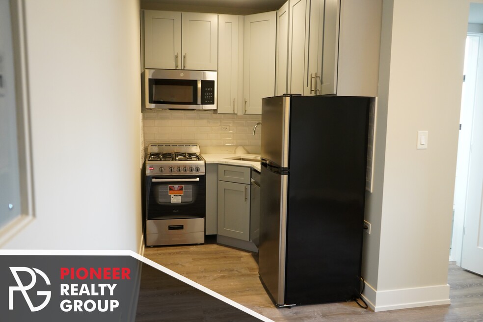 501 W Belmont Ave unit 505-6D, Chicago, IL 60657 - photo 1