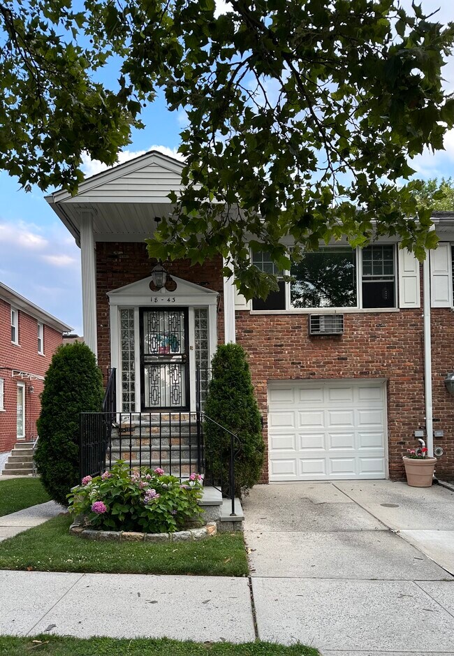 1843 Clintonville St Unit 1, Whitestone, NY 11357