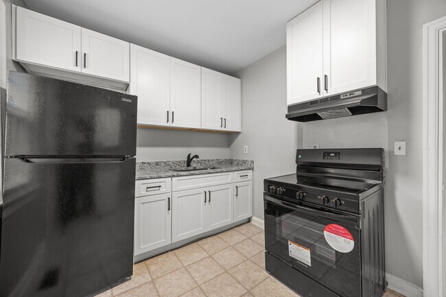 300 Chamberlain St unit B, Raleigh, NC 27607 - photo 3