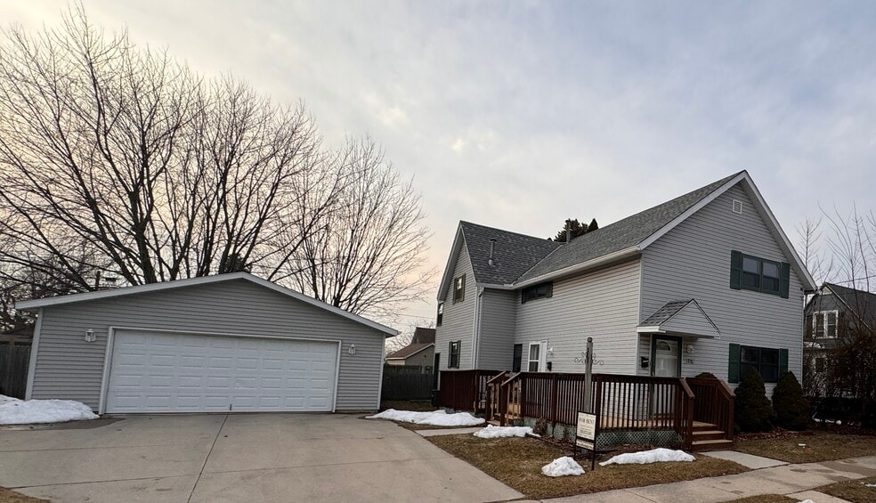 1216 S 21st St unit 1216 S 21st St, Manitowoc, WI 54220 - photo 1