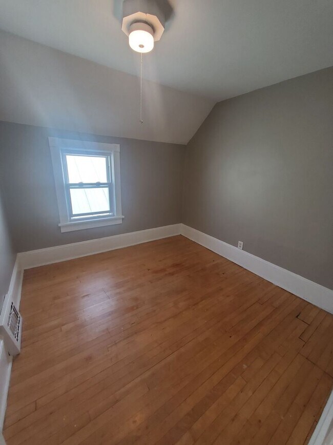 3402 N Fratney St Unit 3402 Upper, Milwaukee, WI 53212