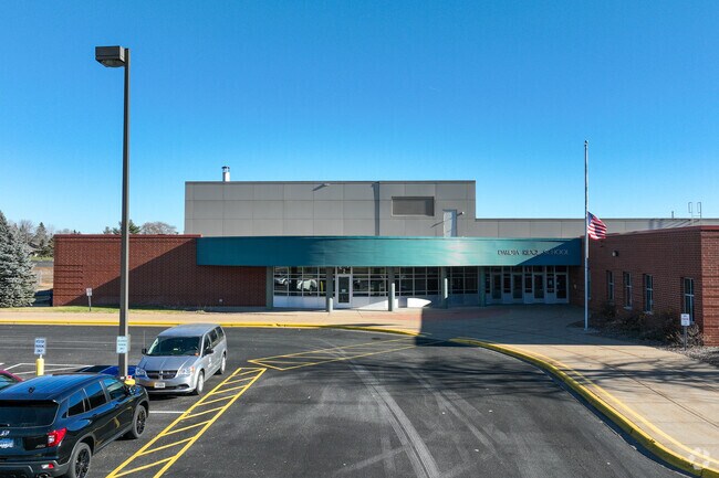 Dakota Ridge School is part of independent school district 196.