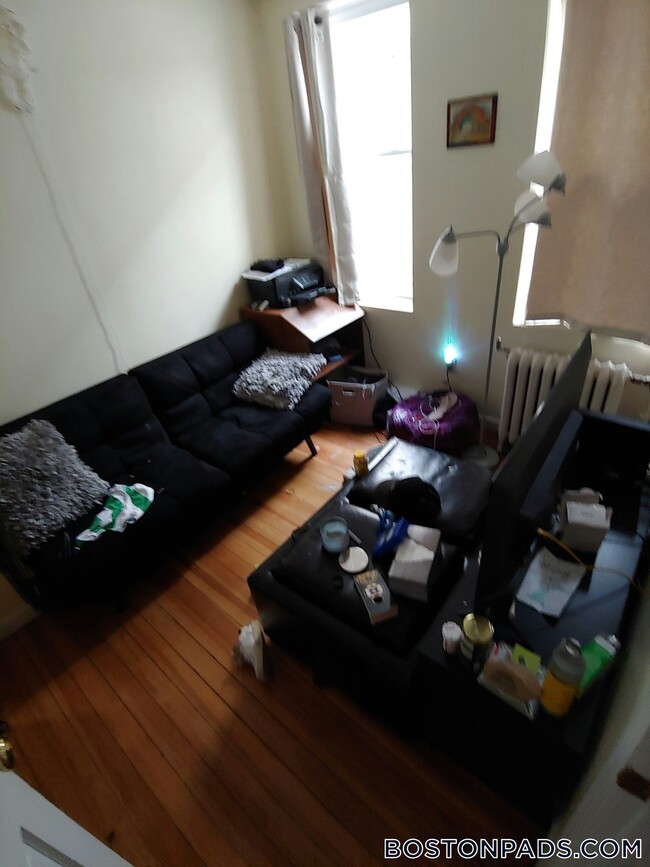 220 Hanover St Unit 18, Boston, MA 02113