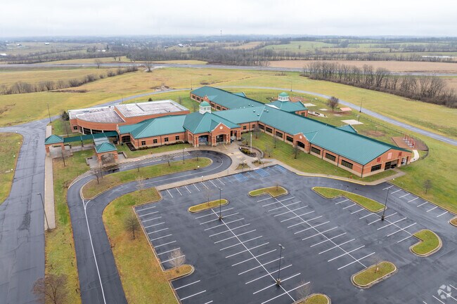 The student population of Red Oak Elementary School is 537 and the school serves 1-5.