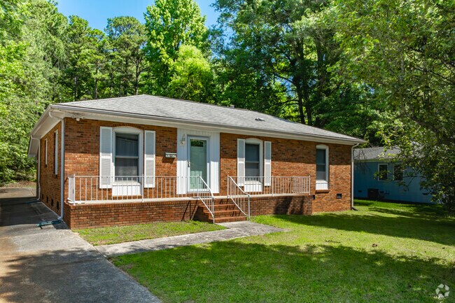 Beautifully cared for and maintained brick homes have deep history in Eastway.