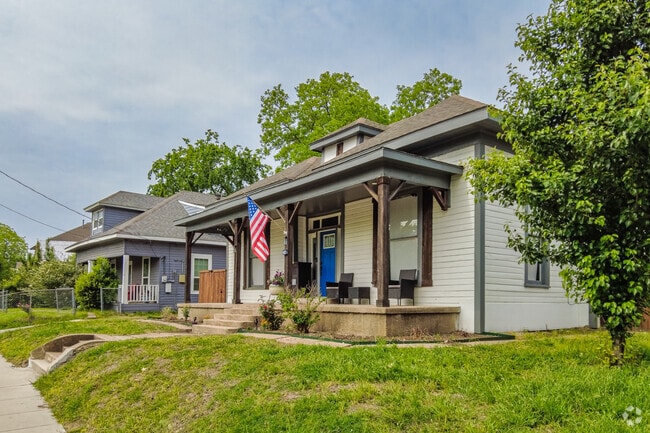Beautiful Folk Victorian and Craftsman houses in Greenville with large front porches.