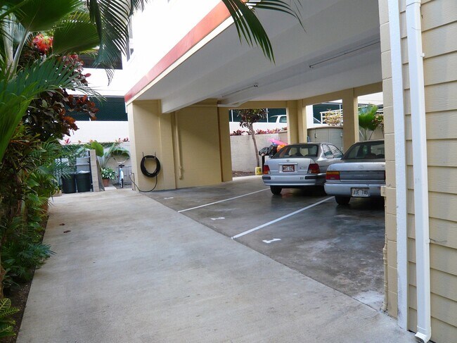 2214 Aloha Dr unit 3 bedrms w 3 bathrms, Honolulu, HI 96815 - photo 6