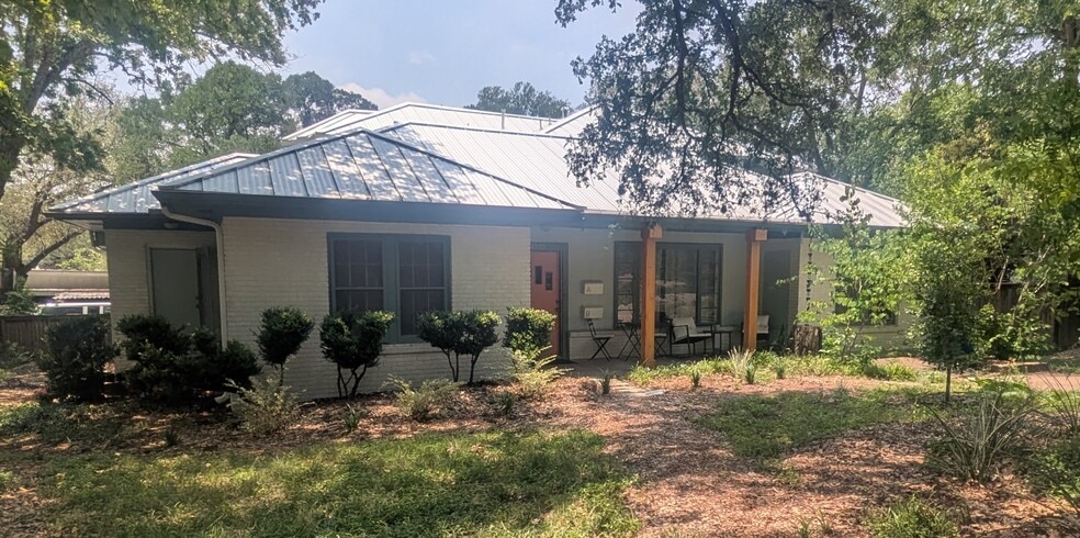Cottage on Crescent