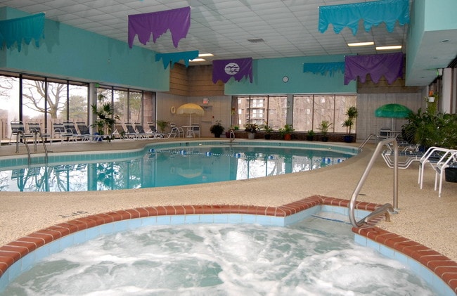 Islander Apartments, Middleburg Heights, OH 44130 - photo 4