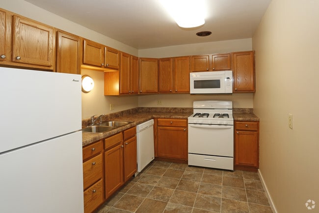 Carriage Hill Apartments, Peoria, IL 61603 - photo 2