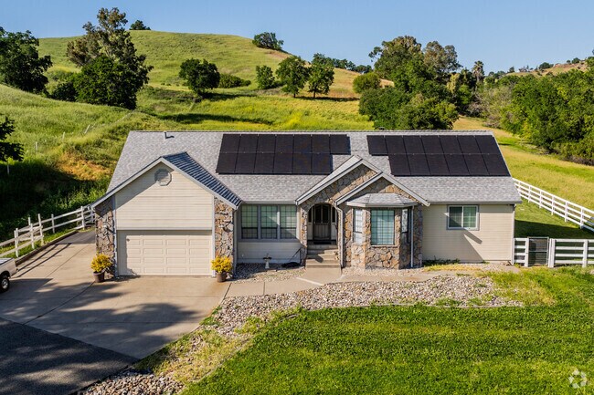 Cozy Ranch style homes are abundant in Bucktown.