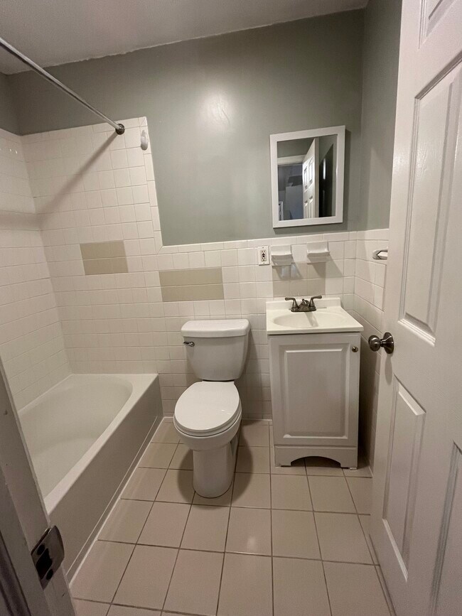 4900 Walton Ave unit 1ST FL FRONT, Philadelphia, PA 19143 - photo 4